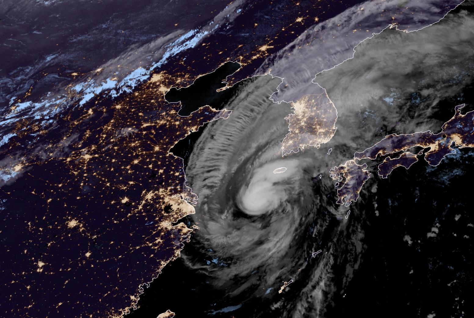 韩国济州岛台风实时更新，风雨中的美丽岛屿最新消息🌬️