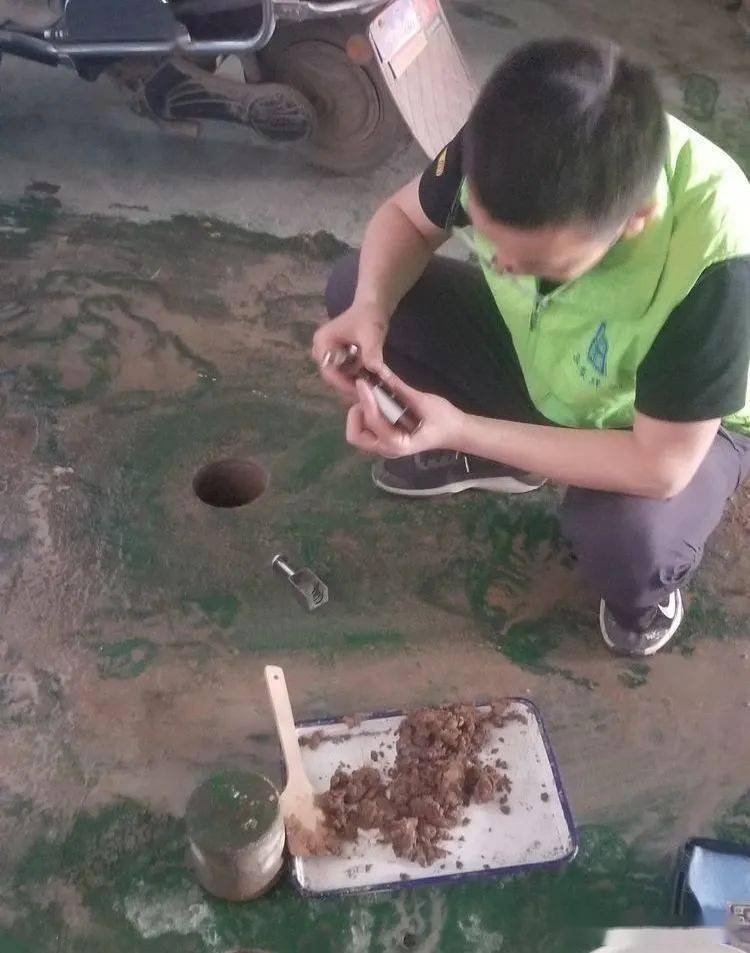 小巷深处的独特小店，探索未知的美好与挑战低俗界限的警示，注，该标题结合了远离色情内容的警示与介绍特色小店的吸引力，旨在强调正面、积极的内容，同时提醒读者遵守法律和道德准则。