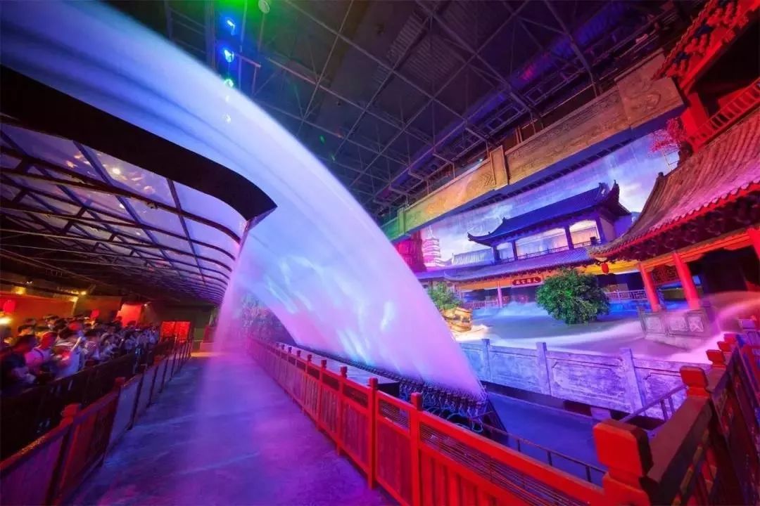小娘惹新篇，科技重塑生活，未来高科技产品魅力之旅